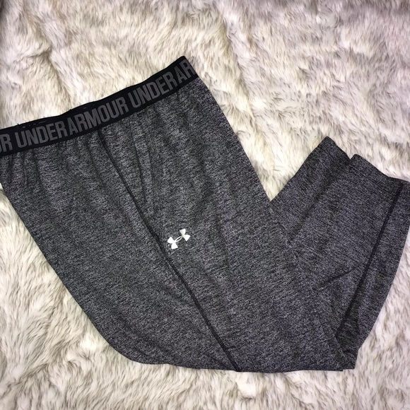 Under Armour Pants - NWT Under Armour cropped pants size Large